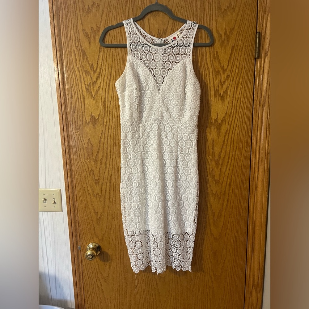 Elegant White Lace Midi Dress - Perfect for Special Occasions